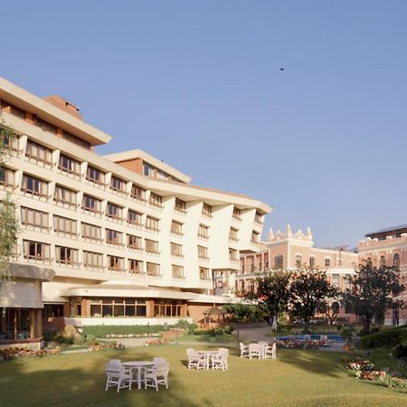 Hotel Yak & Yeti Катманду Екстериор снимка
