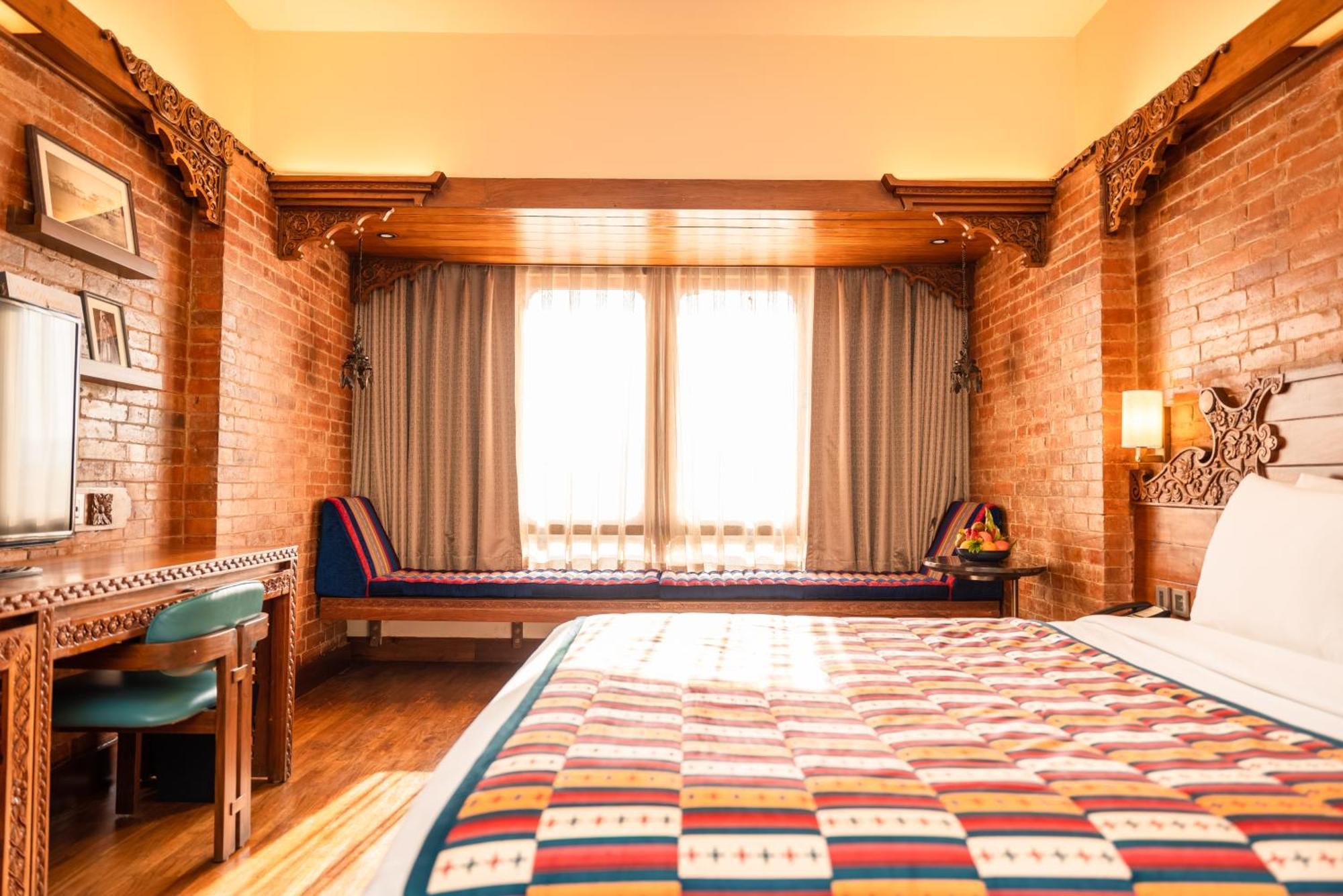 Hotel Yak & Yeti Катманду Екстериор снимка