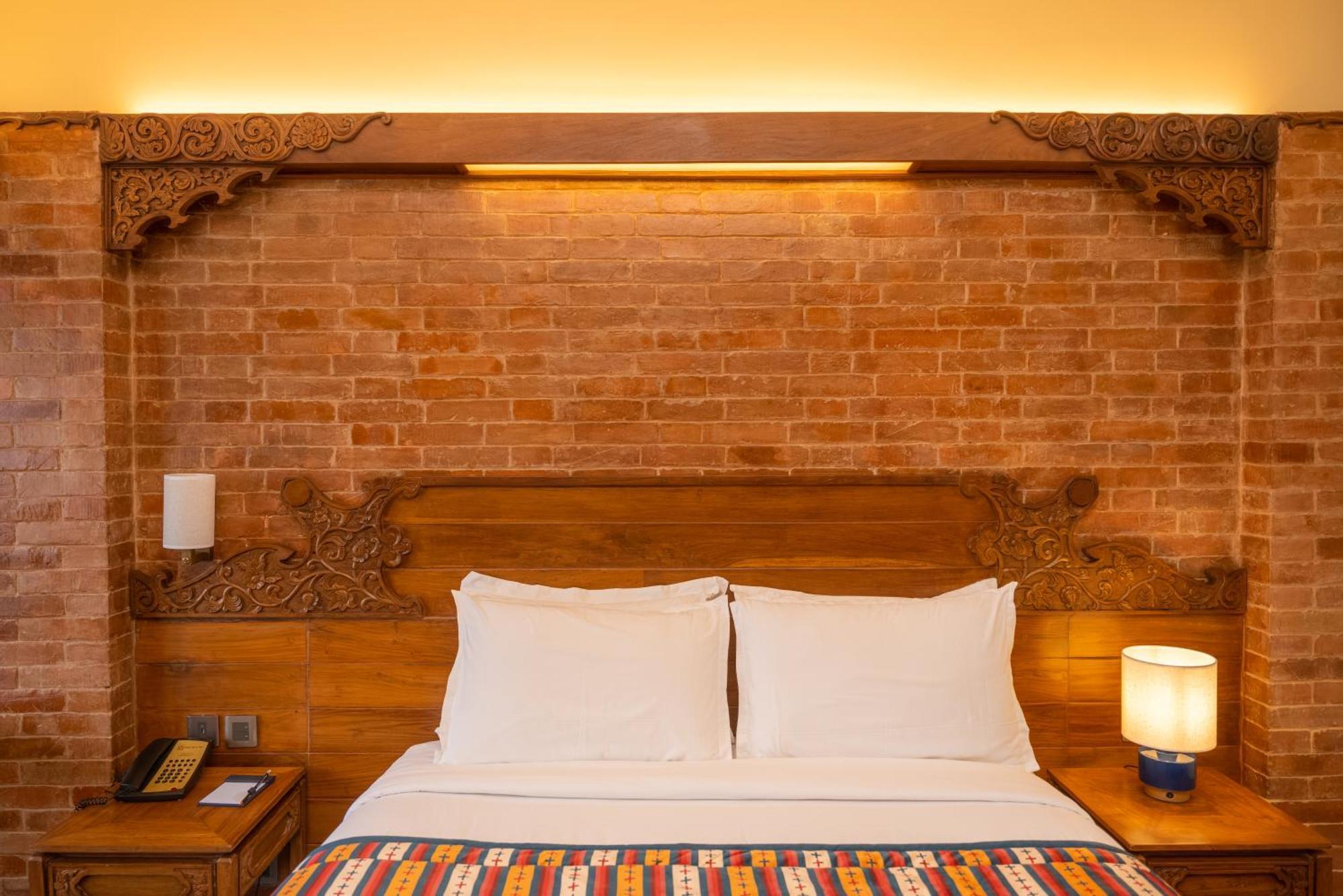 Hotel Yak & Yeti Катманду Екстериор снимка