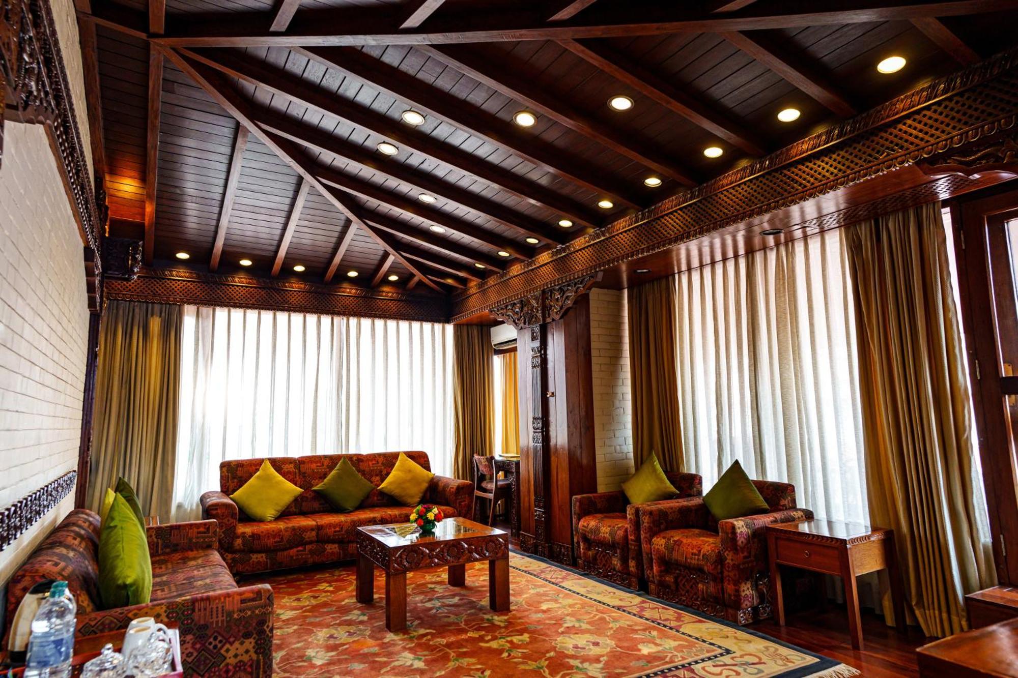 Hotel Yak & Yeti Катманду Екстериор снимка