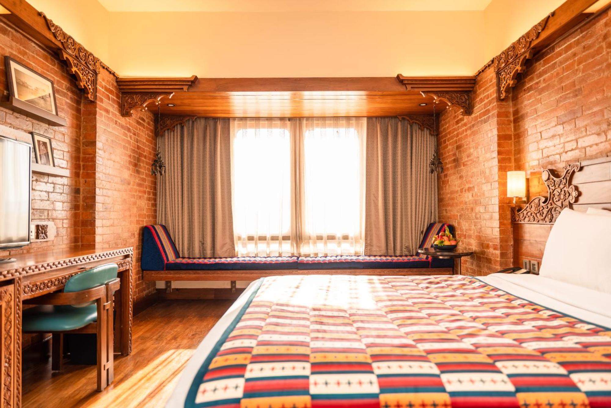 Hotel Yak & Yeti Катманду Екстериор снимка