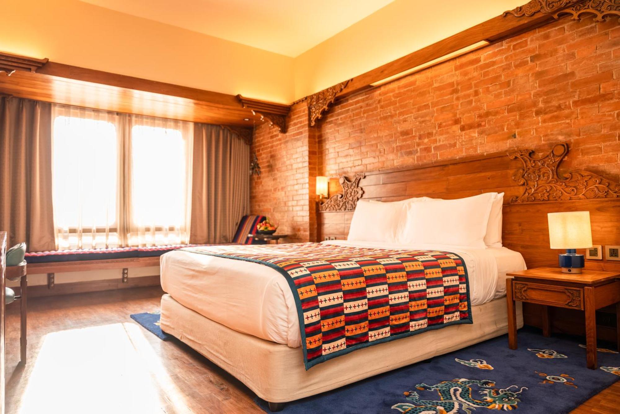 Hotel Yak & Yeti Катманду Екстериор снимка