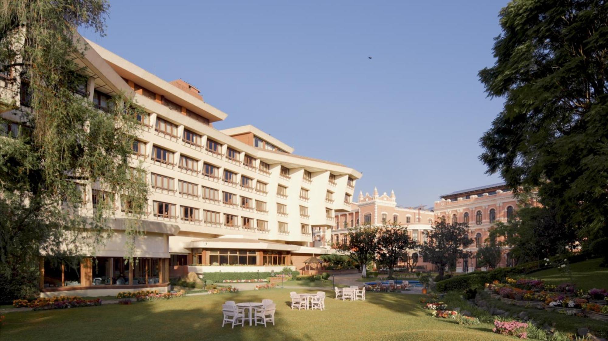 Hotel Yak & Yeti Катманду Екстериор снимка
