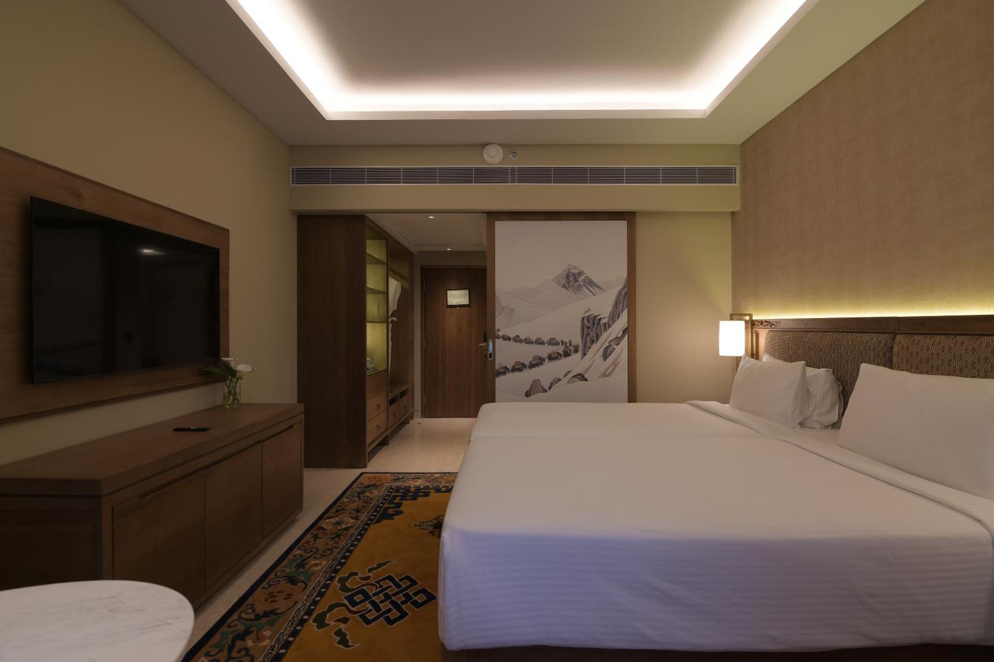 Hotel Yak & Yeti Катманду Екстериор снимка