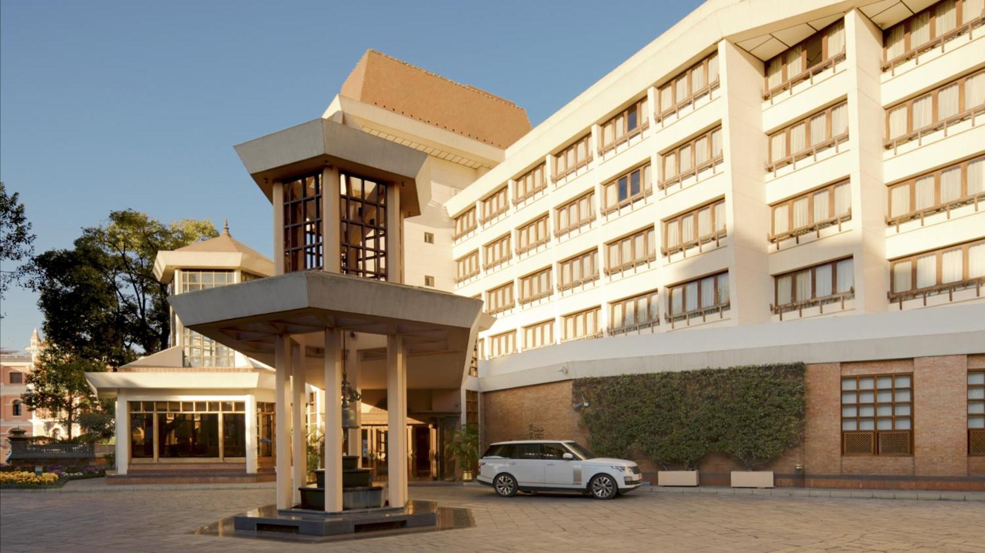 Hotel Yak & Yeti Катманду Екстериор снимка