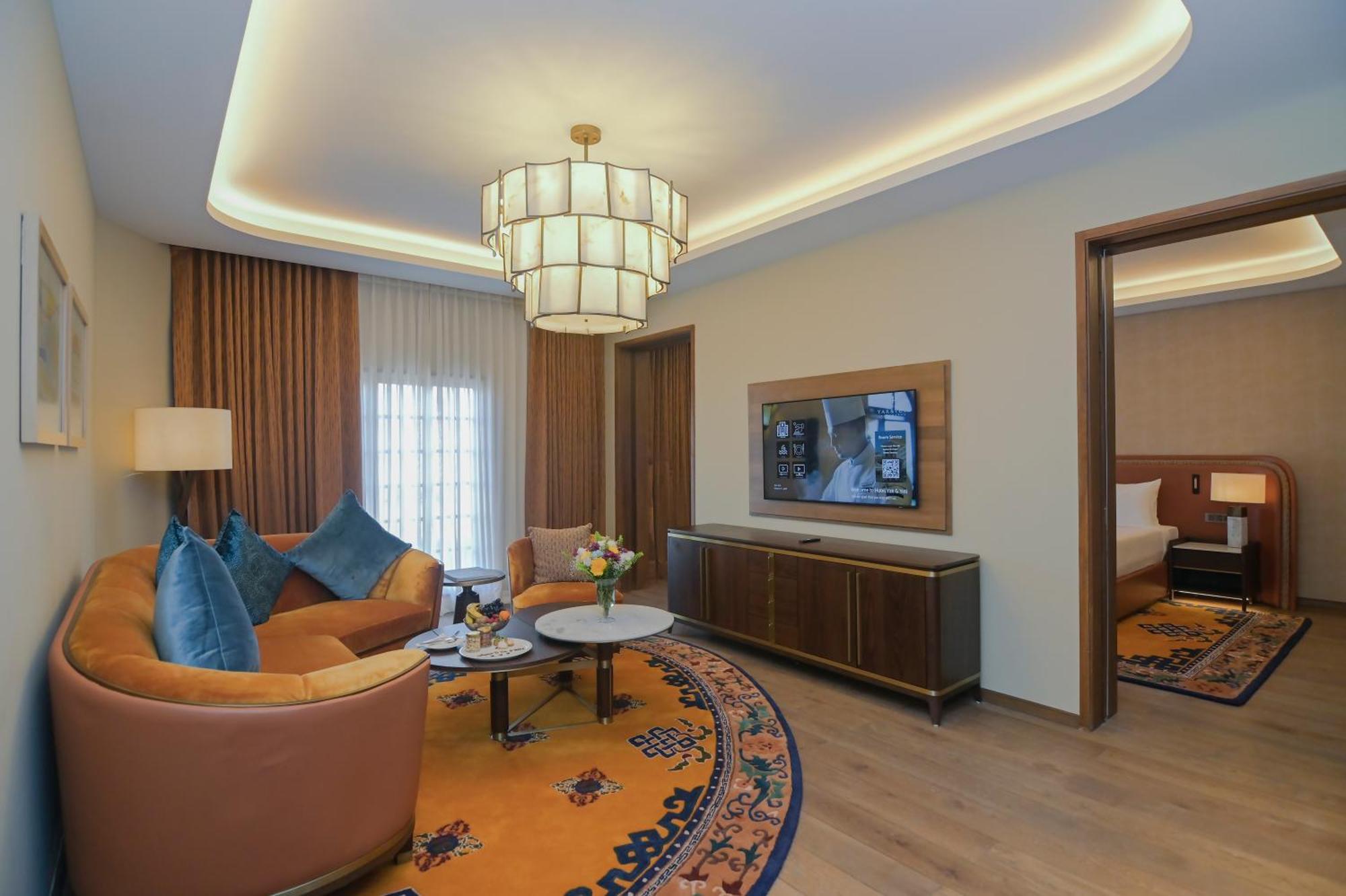 Hotel Yak & Yeti Катманду Екстериор снимка