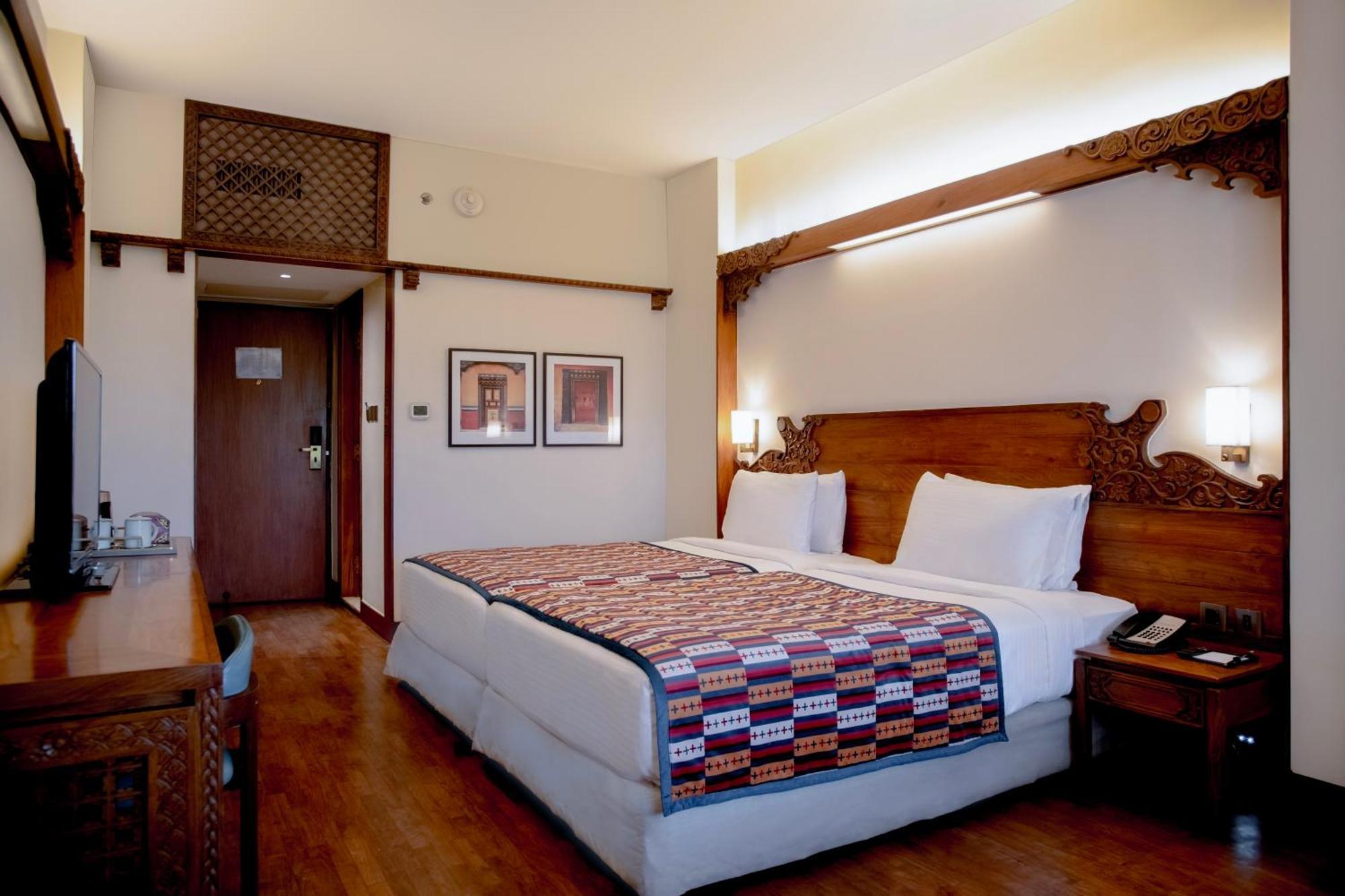 Hotel Yak & Yeti Катманду Екстериор снимка