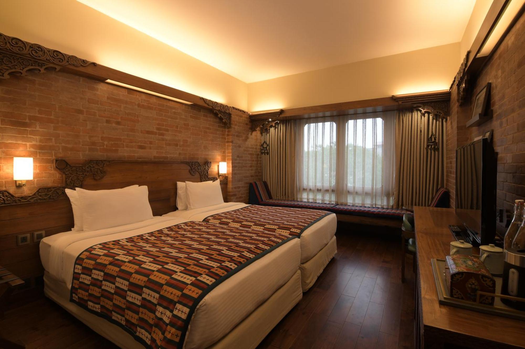 Hotel Yak & Yeti Катманду Екстериор снимка